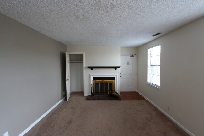 Building Photo - 5743 Brentwood Trace