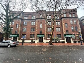 Building Photo - 66 Mattoon St
