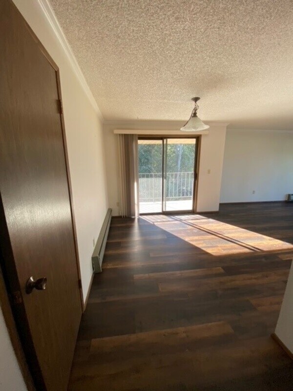 Building Photo - 401 La Villa Drive