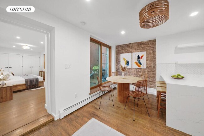 Building Photo - 119 W 95th St