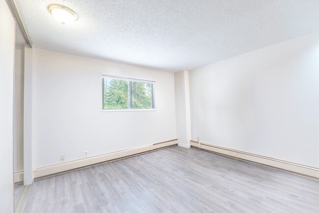 Building Photo - Glenmore Estates