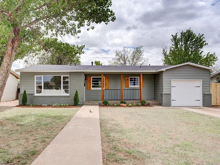 Foto principal - Charming 3-Bedroom Home