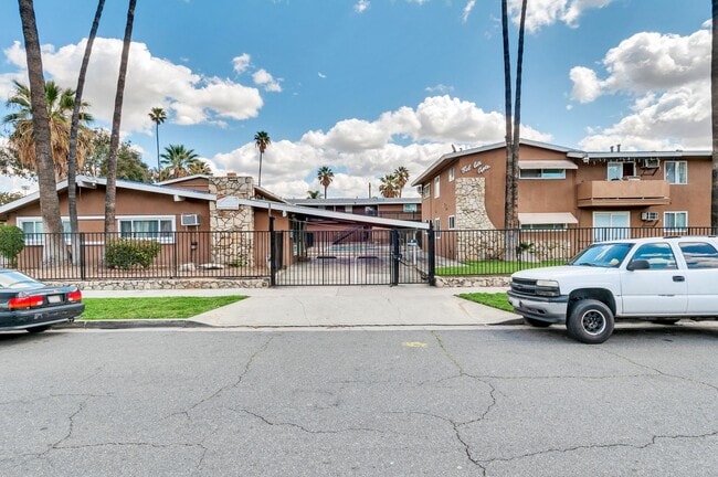 Photo - 2 bedroom 1 bath available near UC Riverside Apartment