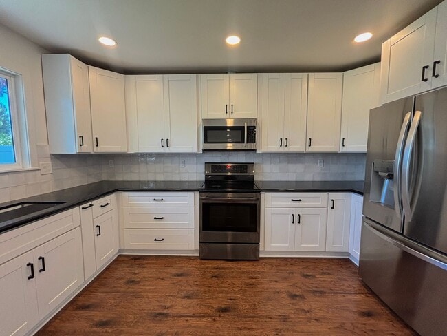 Building Photo - 4 Bedroom home located in beautiful La Habra neighborhood