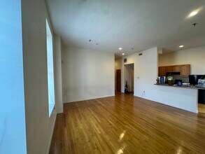 Building Photo - 176 W Springfield St