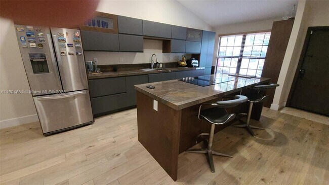 Foto del edificio - 1730 Acorn Ln