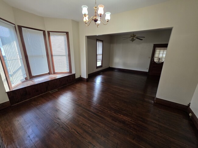 Building Photo - Beautiful 2 bed, 1 bath - HOUSE FOR RENT