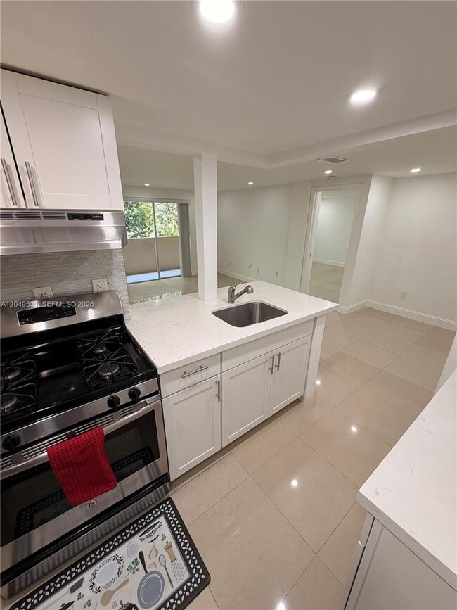 Building Photo - 2201 Brickell Ave