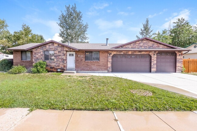 Building Photo - 9709 E Annalyn Dr