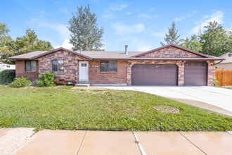 Building Photo - 9709 E Annalyn Dr