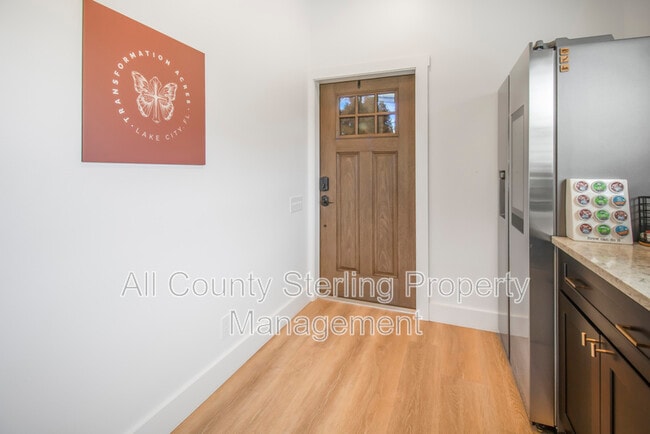 Building Photo - 347 SW Skyle Way