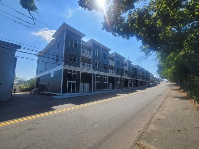 Building Photo - Revere