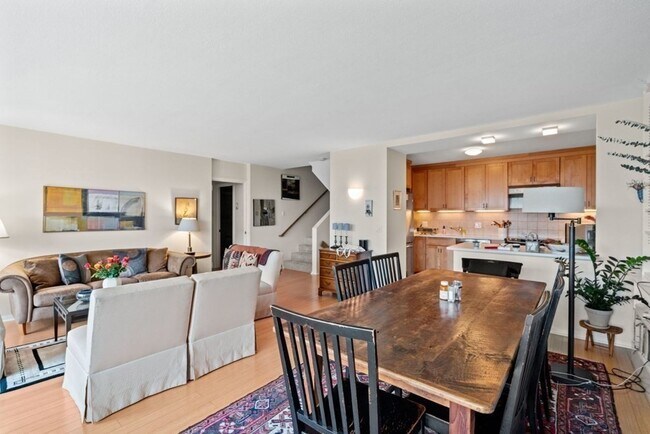 Building Photo - 221 Mt Auburn St