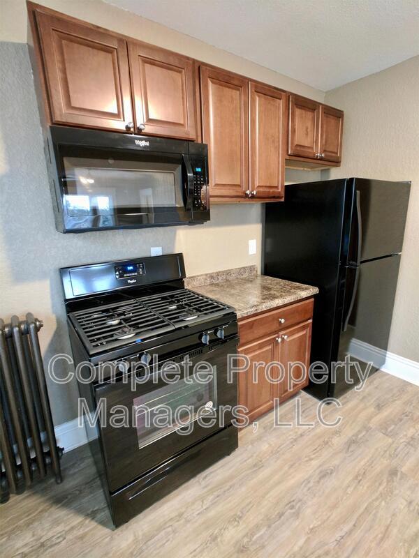 Building Photo - 221 E Main St