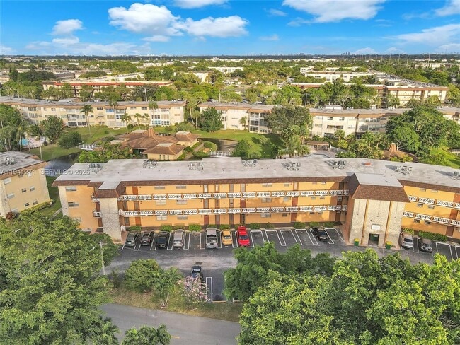 Building Photo - 5041 W Oakland Park Blvd