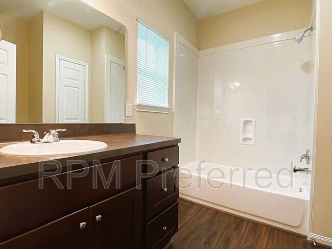 Building Photo - 6019 Haight St