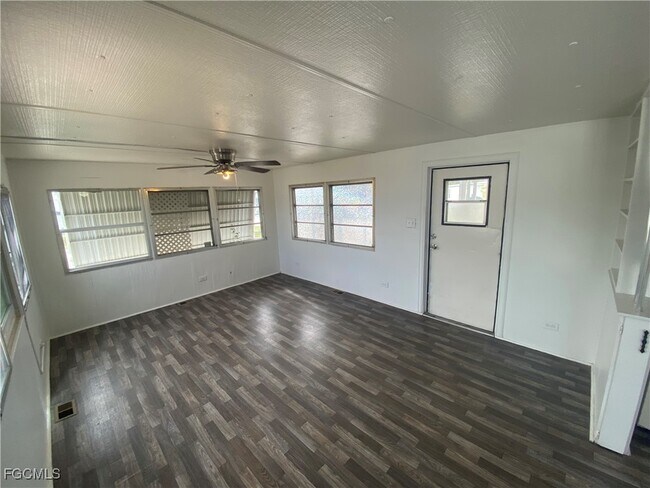 Foto del edificio - 139 Amber Ave