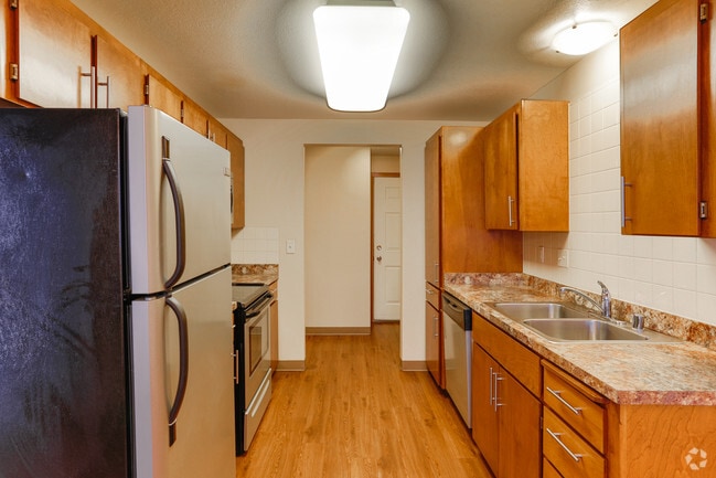 1BR, 1BA - Mayfair Court