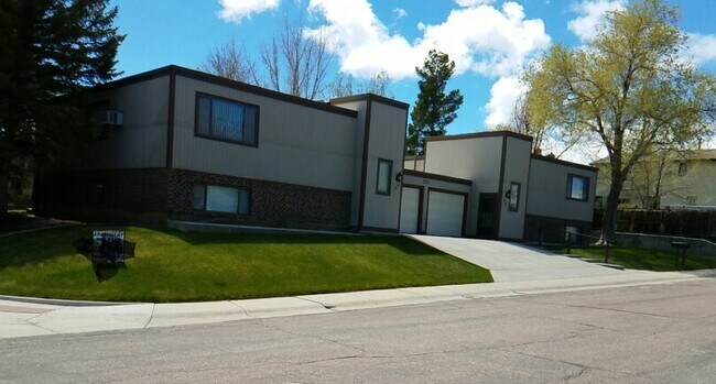 Building Photo - 1470 Trojan Dr