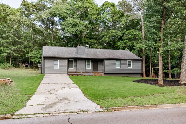Building Photo - Newly Renovated East Side Home!