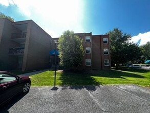 Building Photo - 902 Brightwood Manor Dr