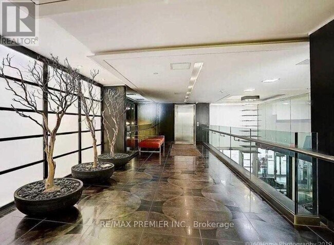 Building Photo - 210 Victoria St