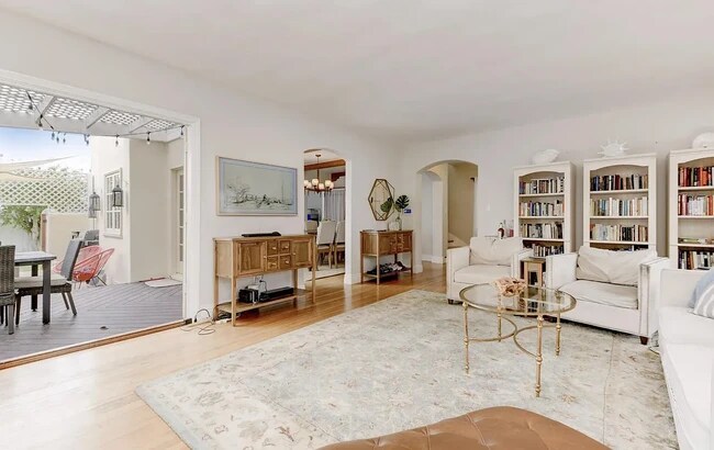 Foto del edificio - 3521 Voltaire St