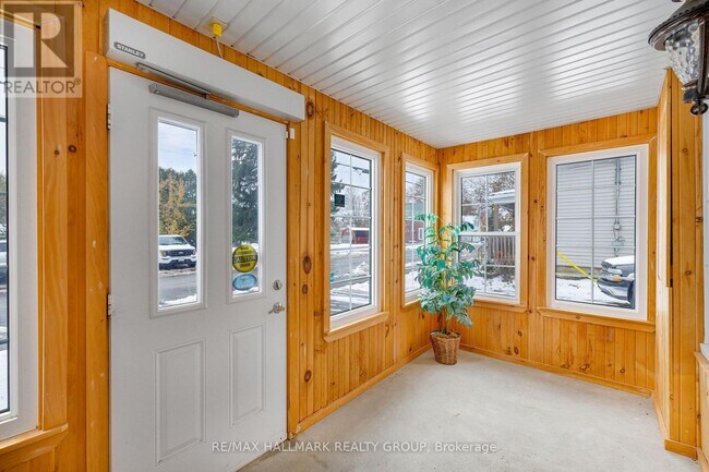 Photo du bâtiment - 10 Wellington St E