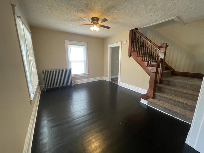 Building Photo - 302 Forest Ave