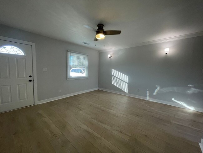 Building Photo - Three Bedroom Home in Portage