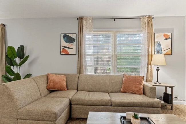 Building Photo - 1217 Woodbridge Dr