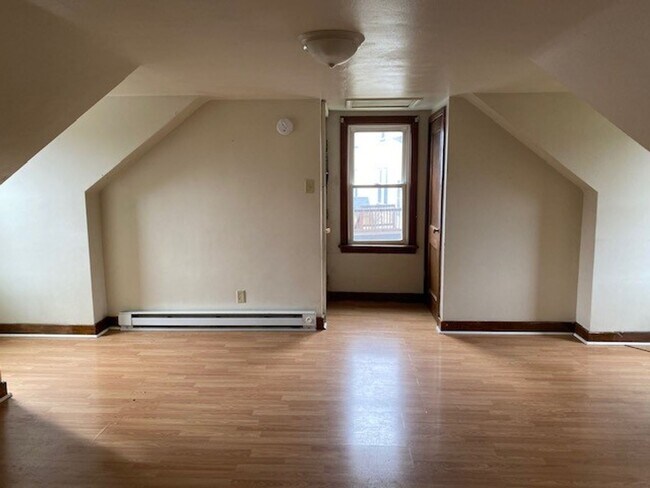 Foto del edificio - Hill 387-389-393 Brush Avenue