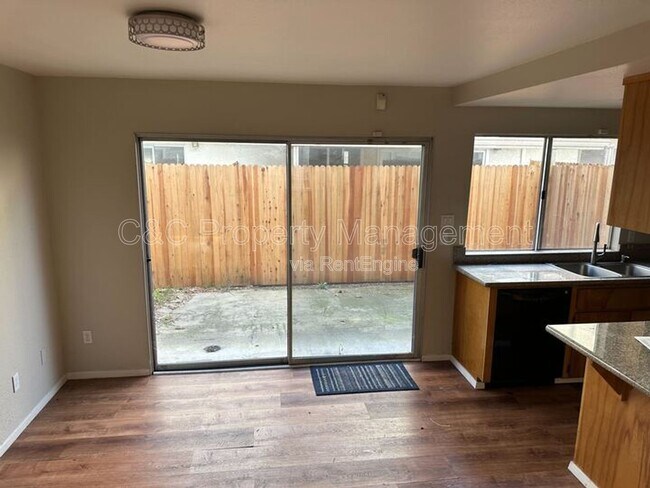 Foto del edificio - 1981 Benita Dr