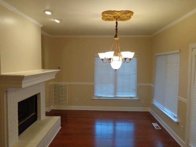 Building Photo - 639 Glenties Dr
