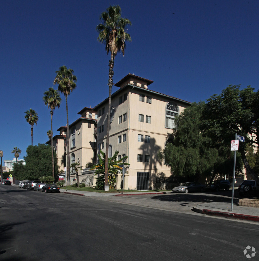 Building Photo - 1460 N. Mansfield Ave