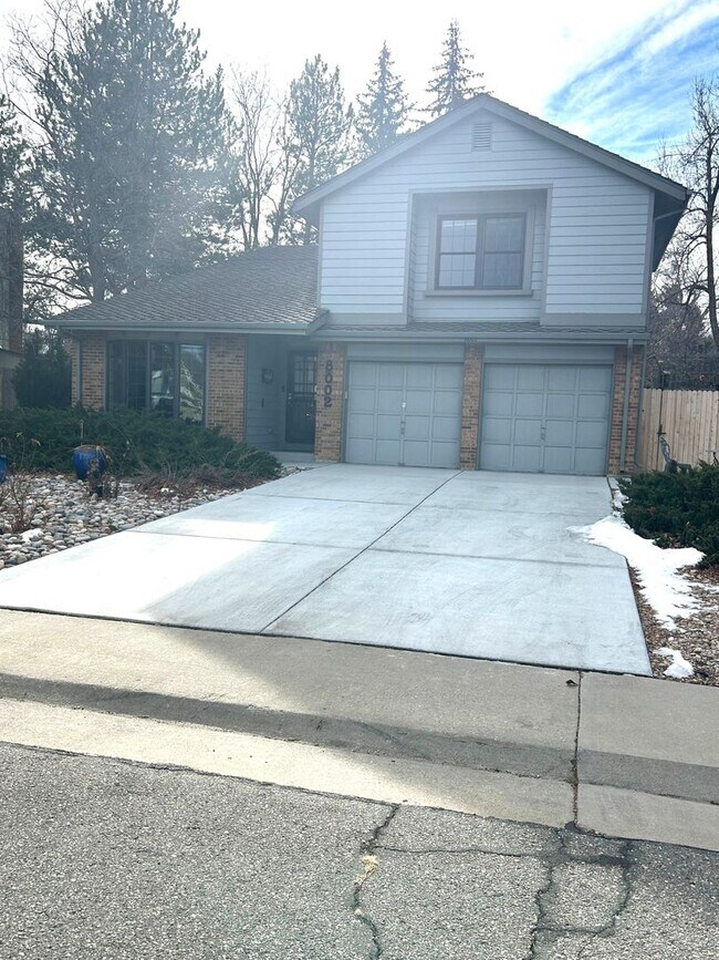 Foto del edificio - 5 BR/3 1/2 BA in the Desirable Meadowglen Community!!