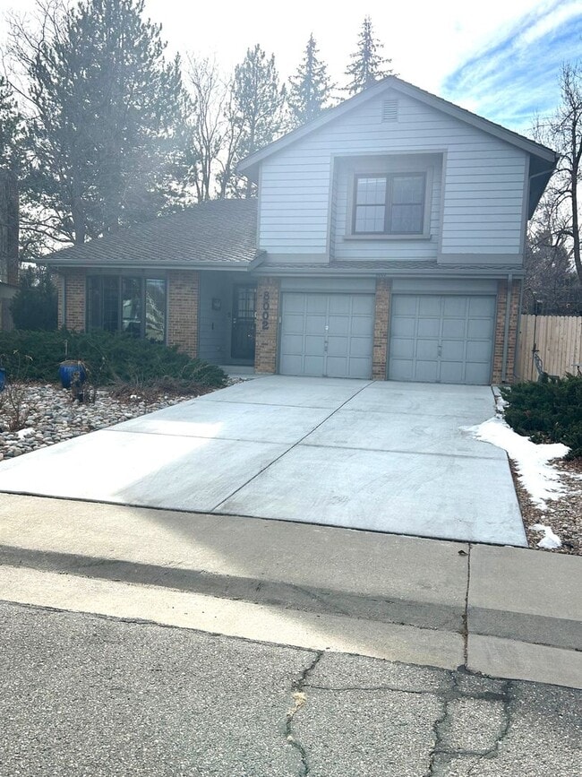 Photo - 5 BR/3 1/2 BA in the Desirable Meadowglen Community!! House