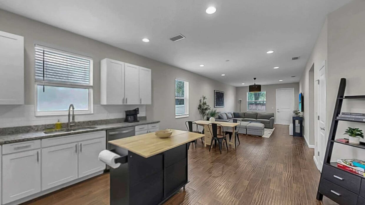 Primary Photo - 3114 E 21st Ave