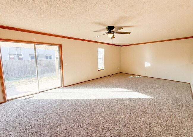 Building Photo - Prime Edmond Location | 3-Bed Duplex Near Boulevard & Broadway