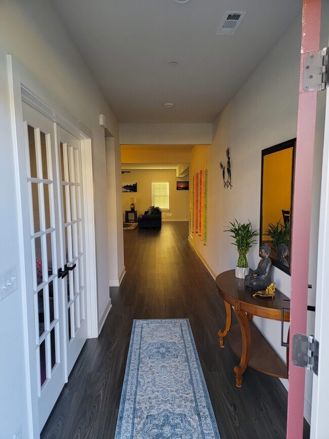 Building Photo - 1006 Oglethorpe Dr
