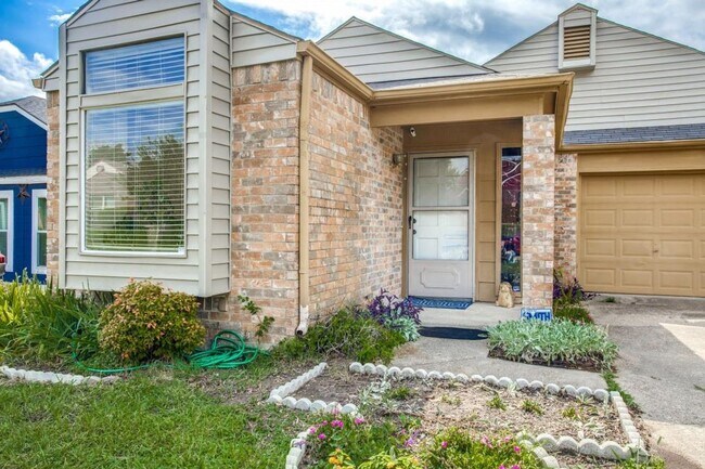 Foto del edificio - Beautifully Updated 3-Bedroom Brick Home w...