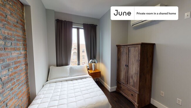 Foto del edificio - Private bedroom in 4 bed/2 bath Home