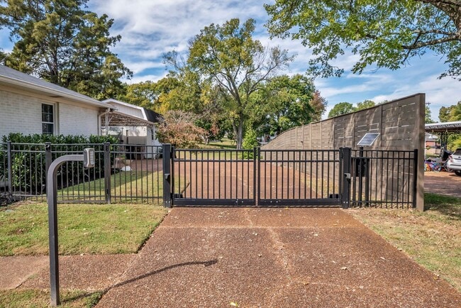 Building Photo - Stunning 3BR/2BA Home in the Highly Sought...