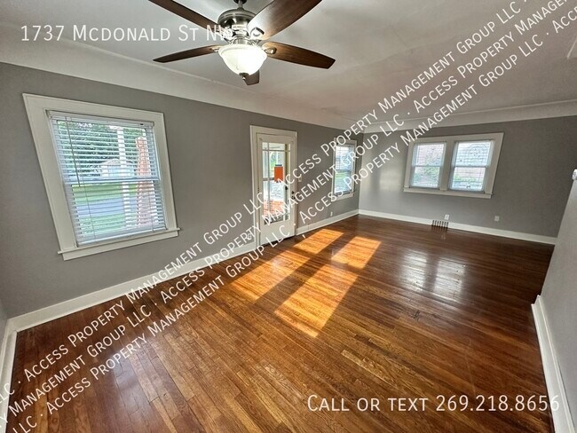 Foto del edificio - 1737 Mc Donald St NW
