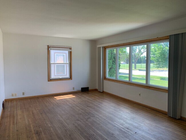 Foto del edificio - 5 Bedroom Across from NDSU!!