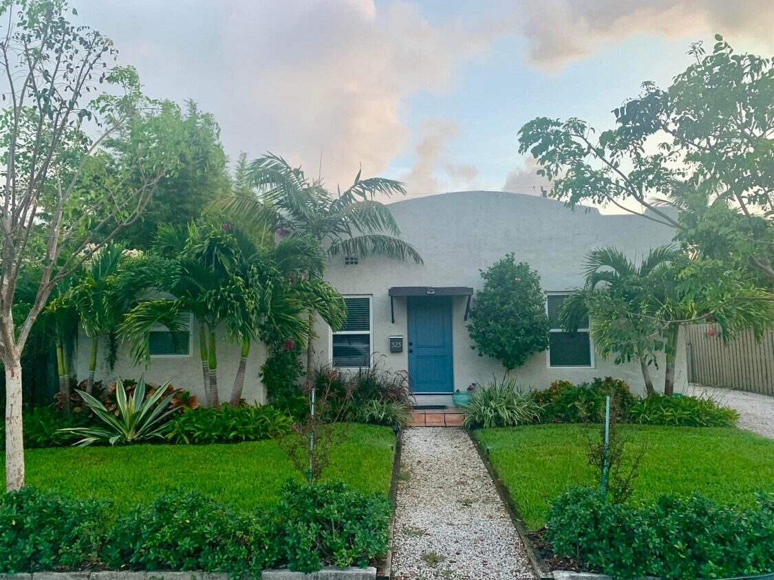 Primary Photo - 525 El Vedado
