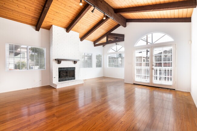 Building Photo - 1025 4th St