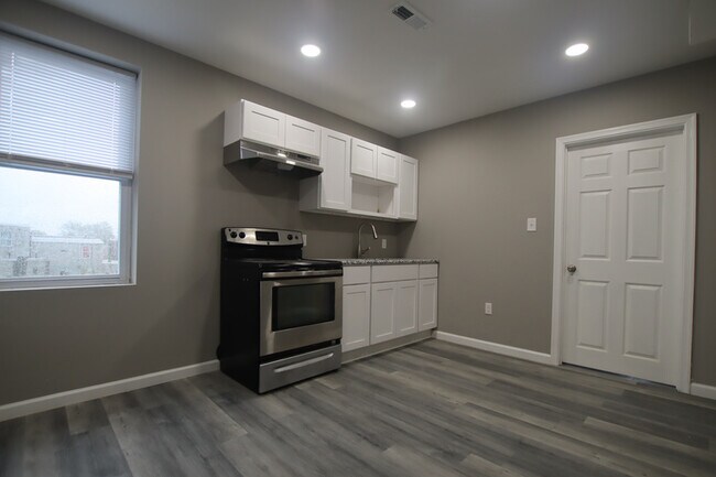 Building Photo - 4056 W Girard Ave