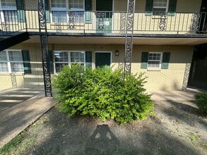 Building Photo - 250 N Washington Ave