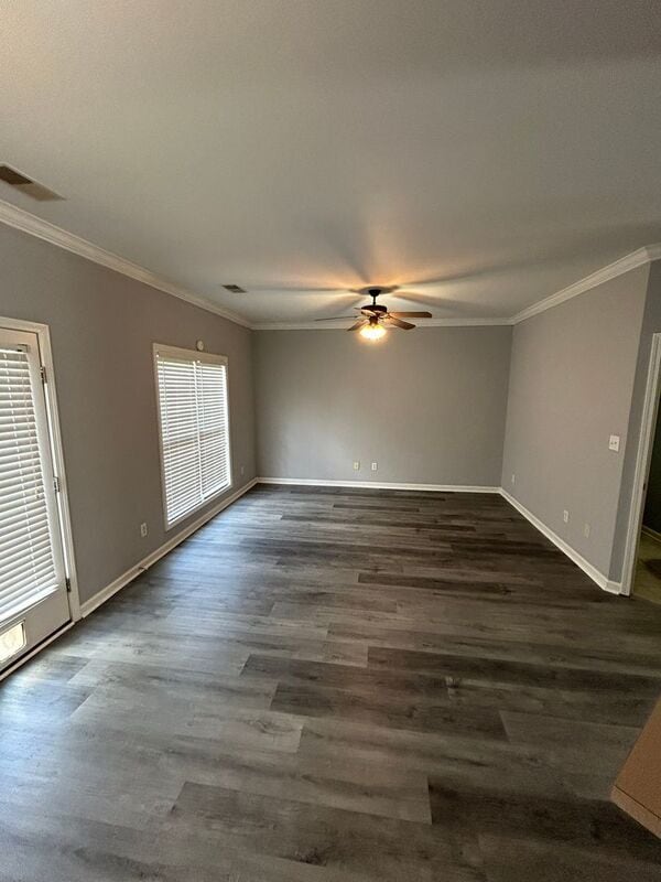 Building Photo - 2028 Queens Ct